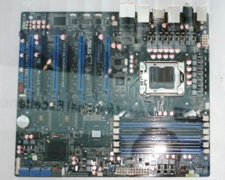 Asus shows off seven PCI-E Slot mainboard