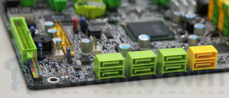 DFI exclusively shows us its LANPARTY UT X58 mobo