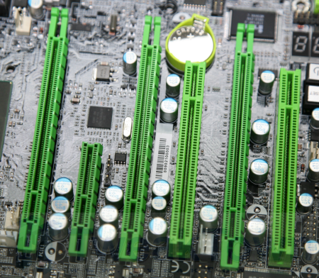 DFI exclusively shows us its LANPARTY UT X58 mobo