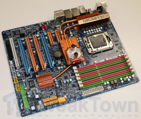 GIGABYTE shows us its X58 Extreme mobo in Taipei