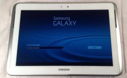 Which tablet should I buy? The fourth-gen iPad, or the Galaxy Note 10.1?