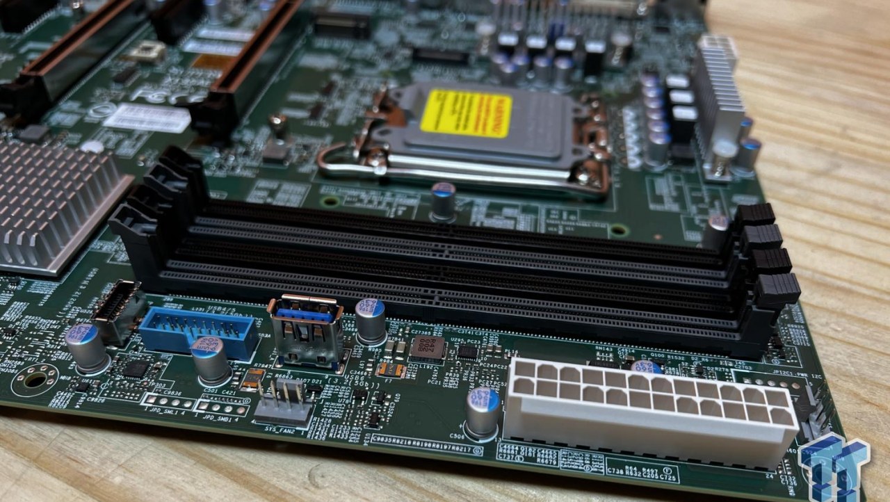 Supermicro X13SAE Workstation (Intel W680) Motherboard Review