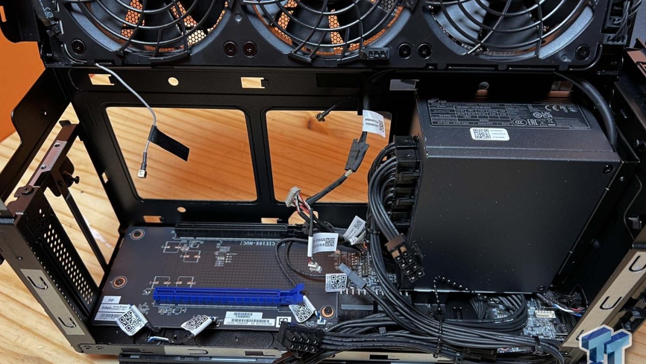 Intel NUC 12 Extreme "Dragon Canyon" SFF PC Review