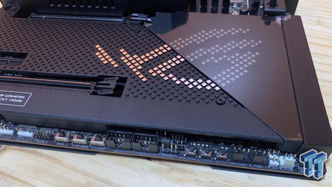 ASUS ROG Z690 Maximus Extreme Motherboard Review