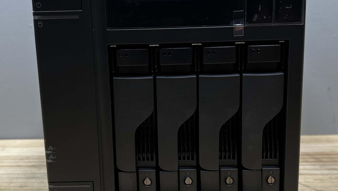 ASUSTOR Lockerstor 4 Gen2 (AS6704T) NAS Review