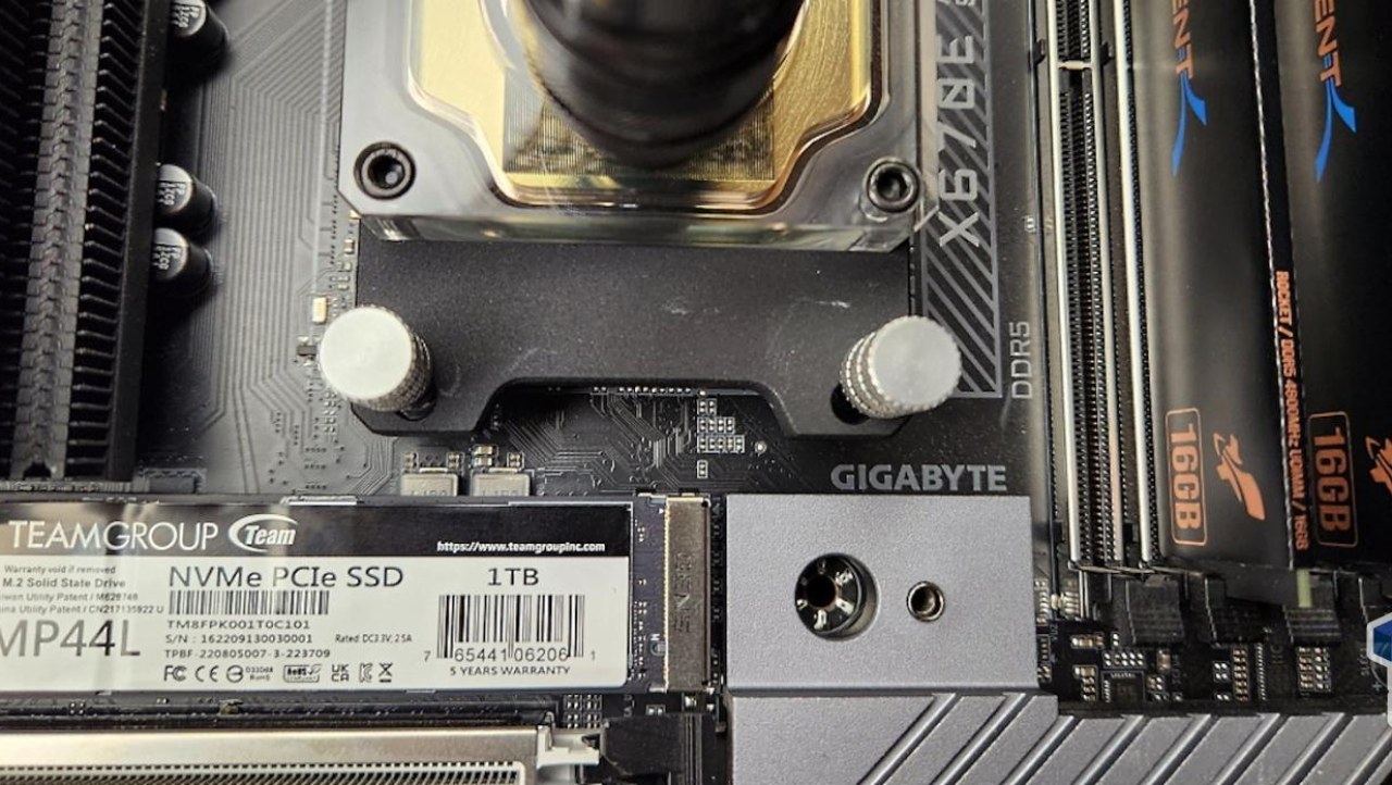 TeamGroup MP44L 1TB SSD Review - DRAMless Gamer