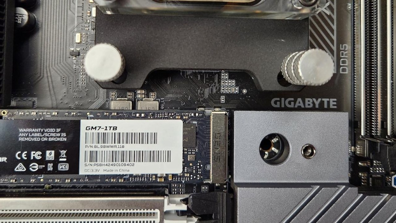 Acer Predator GM7 1TB SSD Review - High Speed Flash