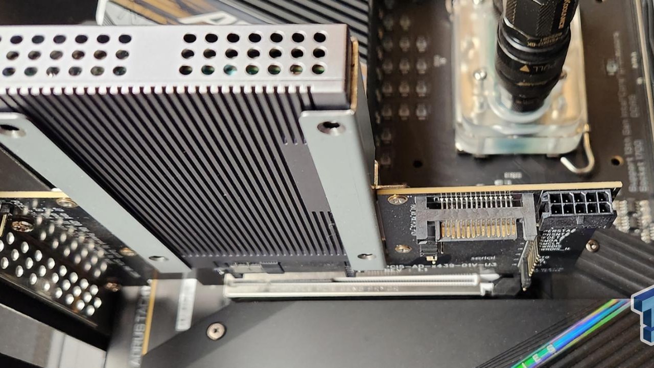 ScaleFlux CSD-3310 7.68TB SSD Review - The Compression Advantage