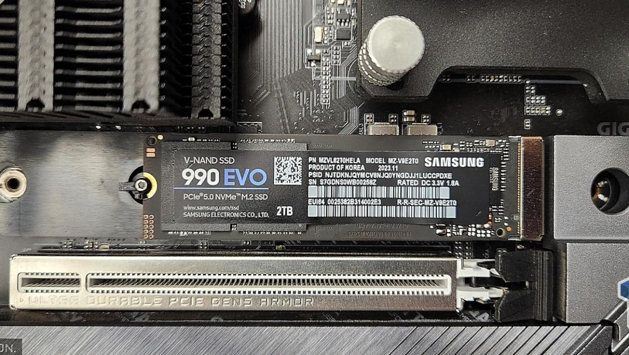 Samsung 990 EVO 2TB SSD Review - Two Lanes of Gen5 Goodness