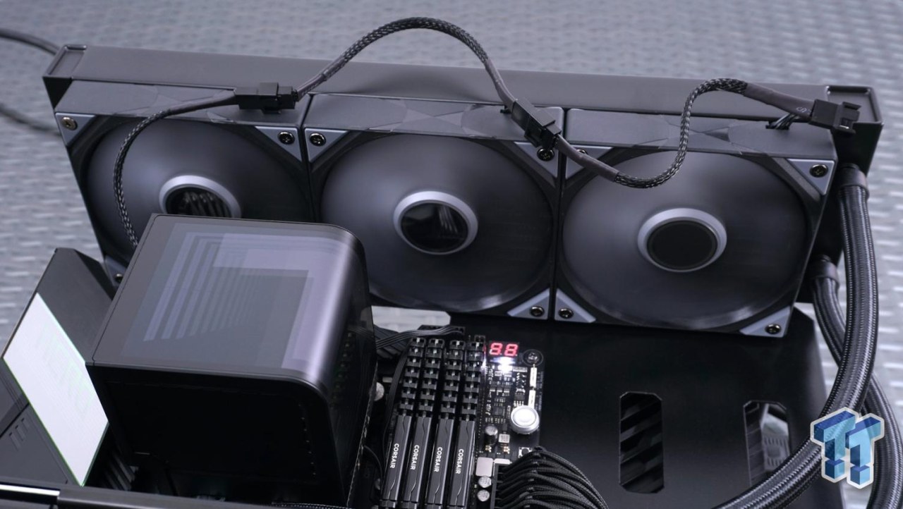 TRYX PANORAMA 360 Liquid Cooler with Curved AMOLED Display Review