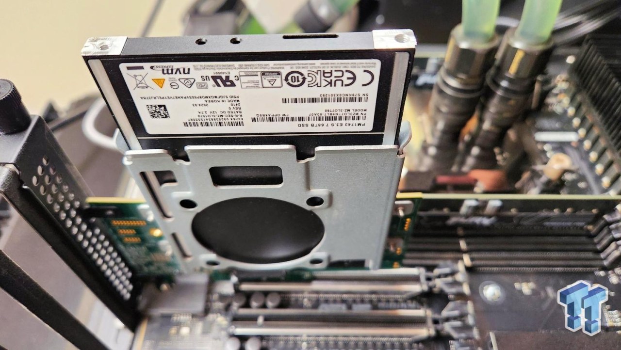 Samsung PM1743 E3.S 7.68TB Enterprise SSD Review - OG Gen5 Standard Bearer