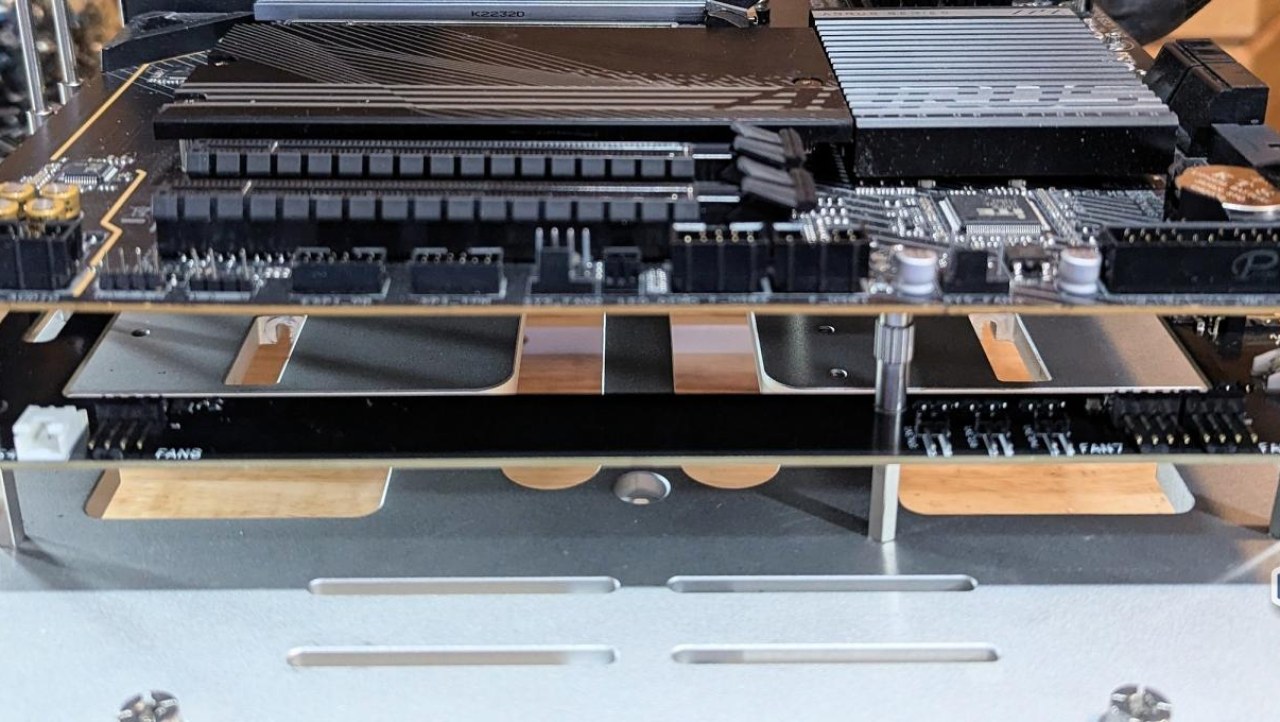 Open Benchtable/Elmor Labs BENCHLAB Review