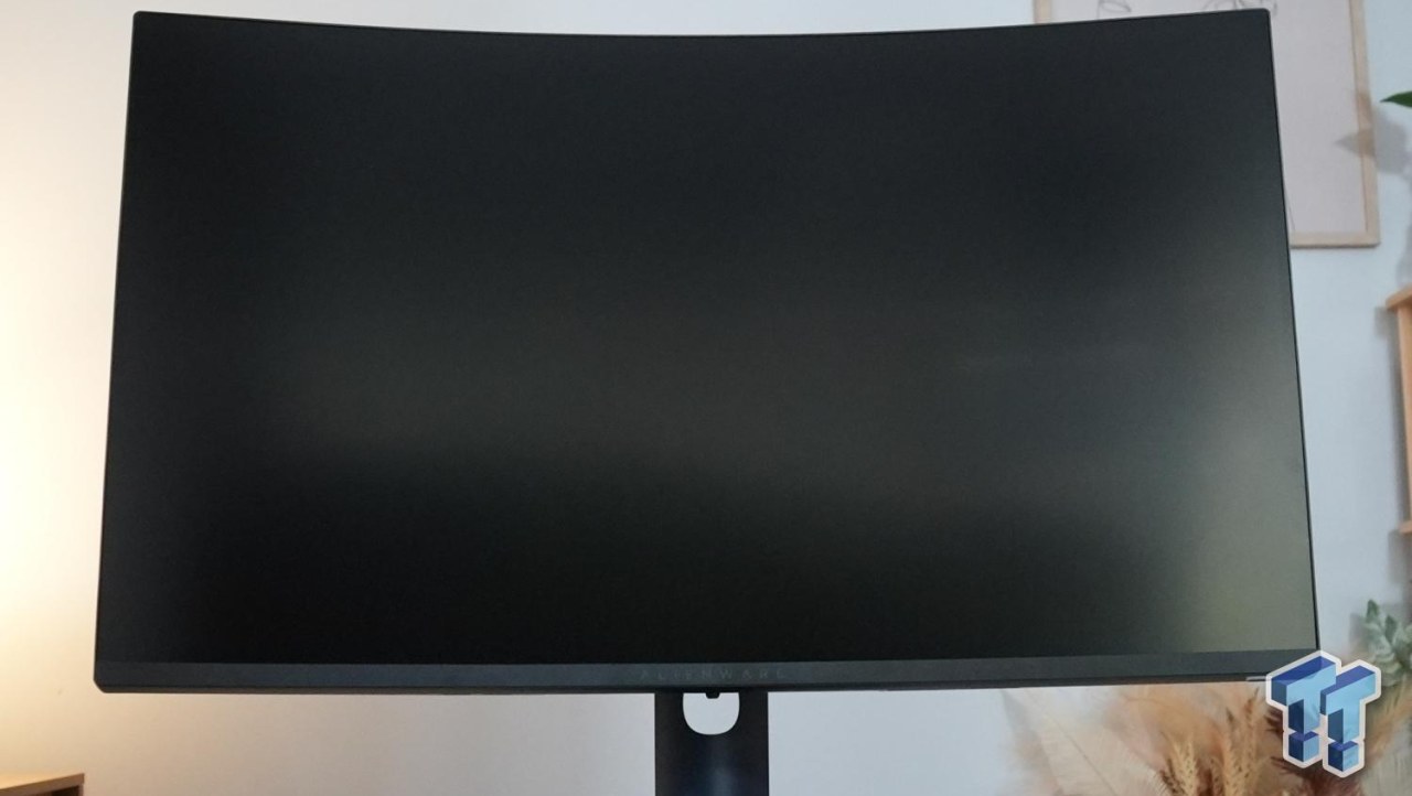 Alienware AW3225DM Gaming Monitor Review - 32-inch QHD 180Hz for $319