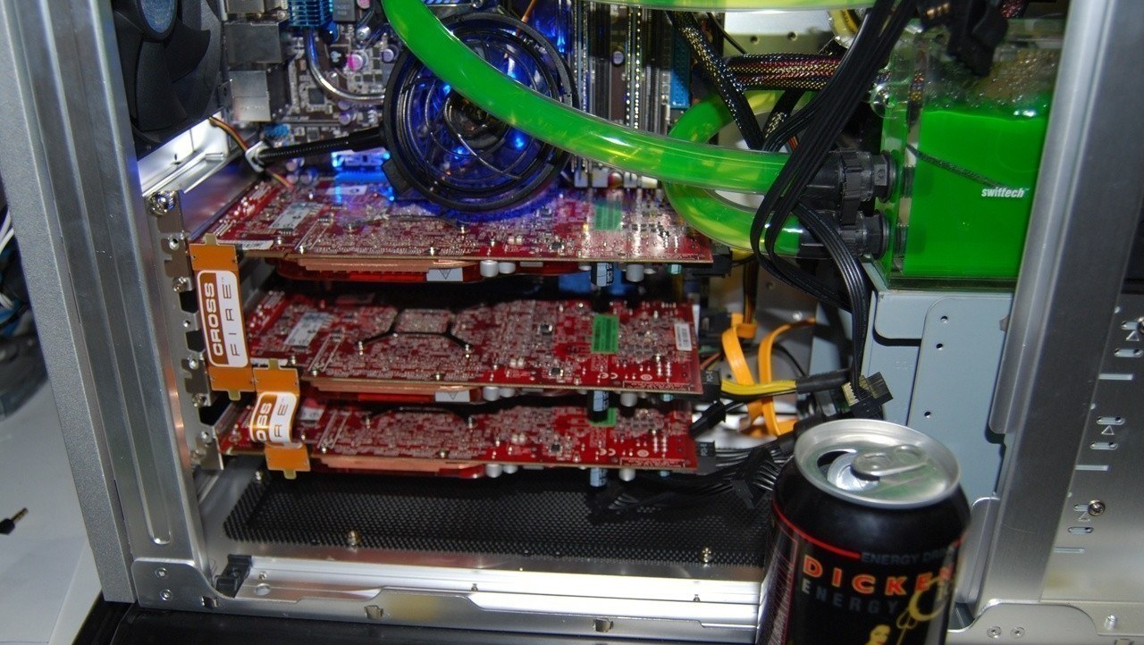 Four Radeon HD 4850s In CrossfireX