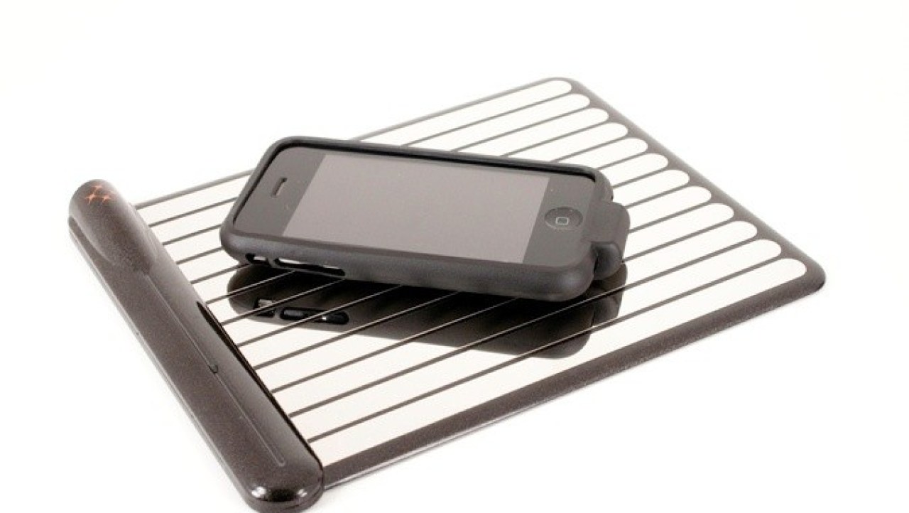 WildCharge Wireless Charging Pad and iPhone 3G Adapter Case