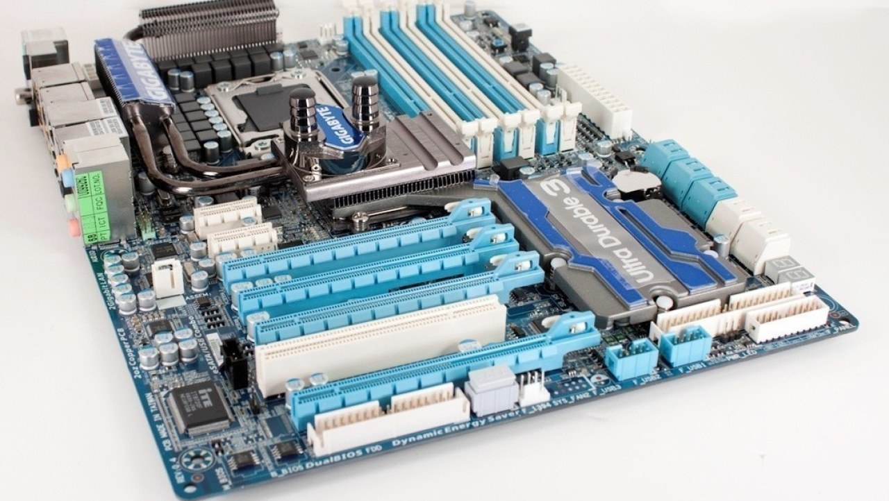 GIGABYTE GA-X58A-UD7 (X58 Express) Motherboard