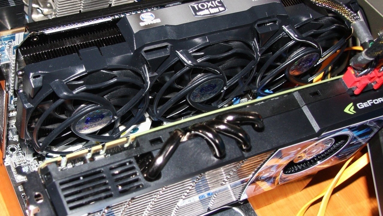 Sapphire Radeon HD 5970 TOXIC Overclocked with GTX 480 PhysX
