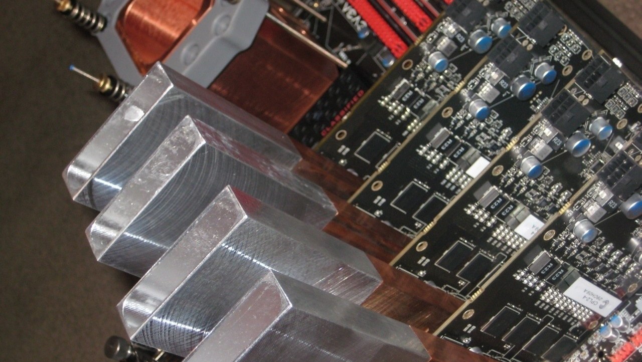 MSI Radeon 5870 Four-Way Turbo Charged with LN2 By Deanzo