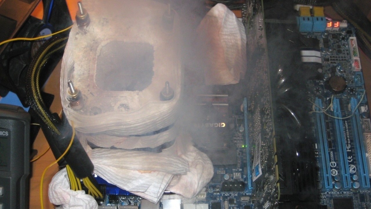 Overclocking the GIGABYTE GA-X58A-UD9 + Core i7-980X with LN2 by Deanzo