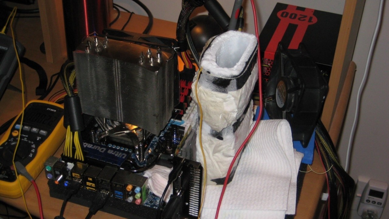 EVGA SR-2 and Four-way GTX 480 pretesting with Liquid Nitrogen by Deanzo