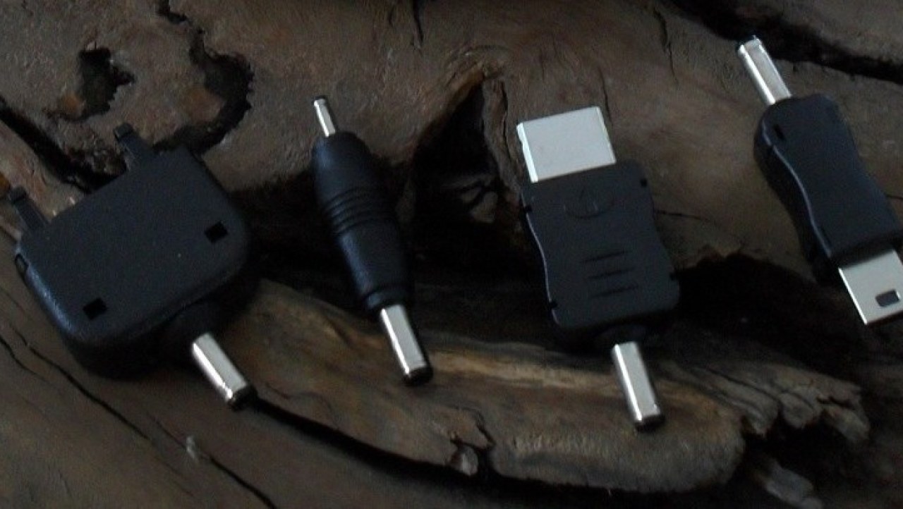 Arctic Cooling C1 Mobile USB Charger with Solar Panel