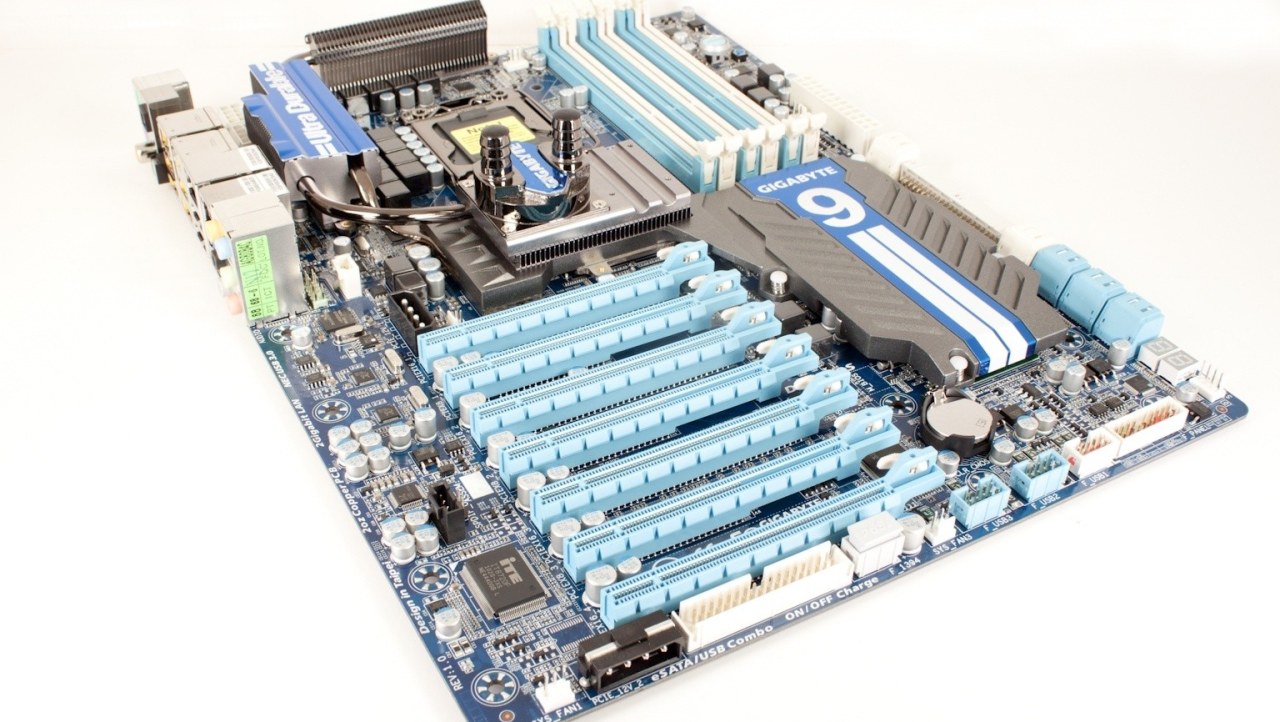GIGABYTE X58A-UD9 Tested in Quad SLI w/ GTX 480