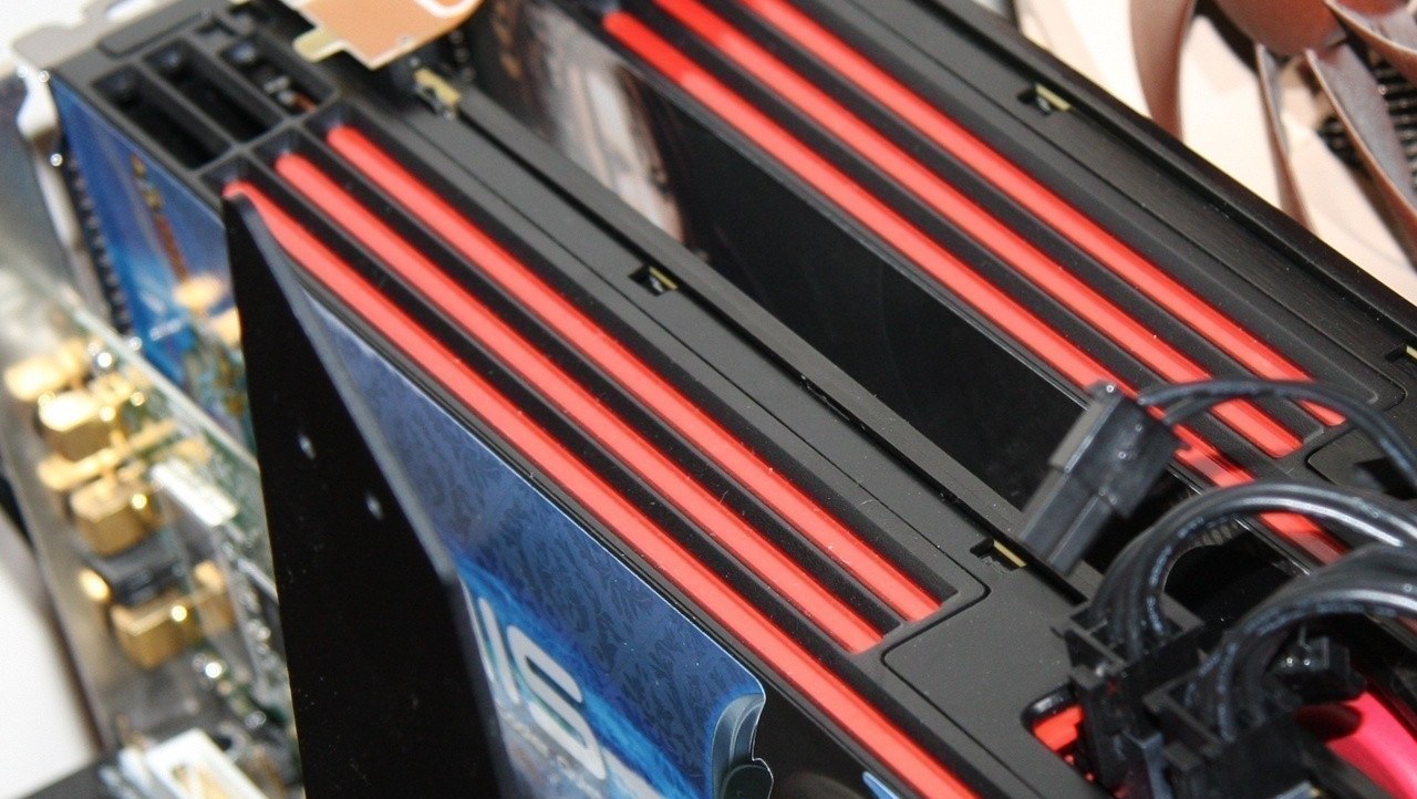 HIS Radeon HD 6950 2GB Video Card in Crossfire