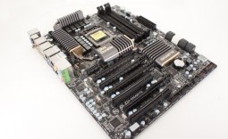 GIGABYTE P67A-UD7 (Intel P67 Express) Motherboard