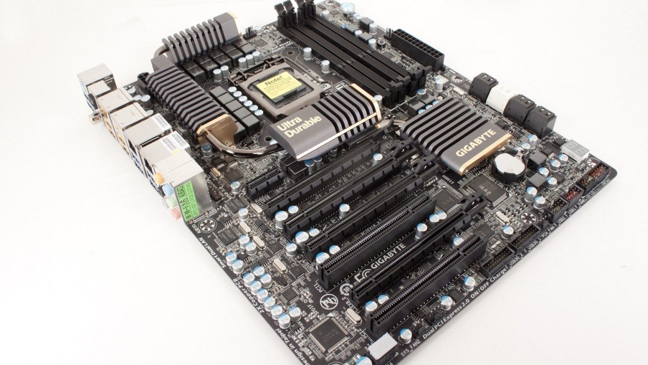 GIGABYTE P67A-UD7 (Intel P67 Express) Motherboard