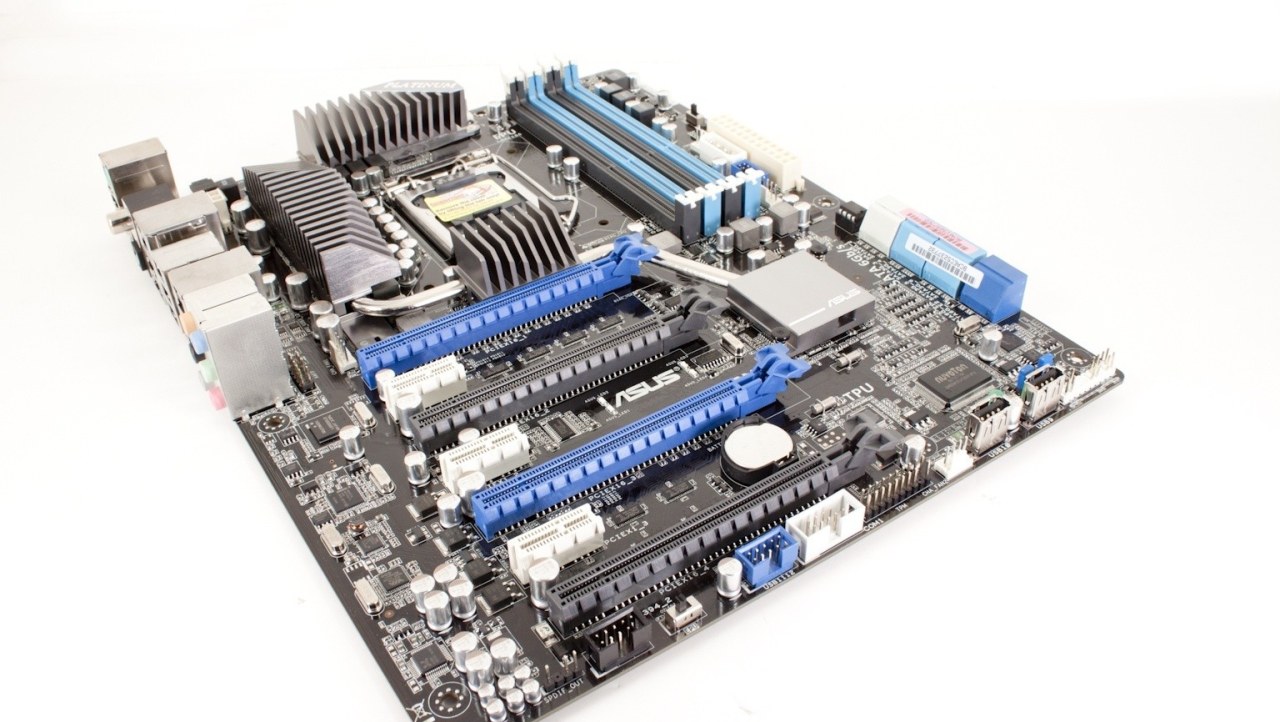 ASUS P8P67 WS Revolution (Intel P67 Express) Motherboard