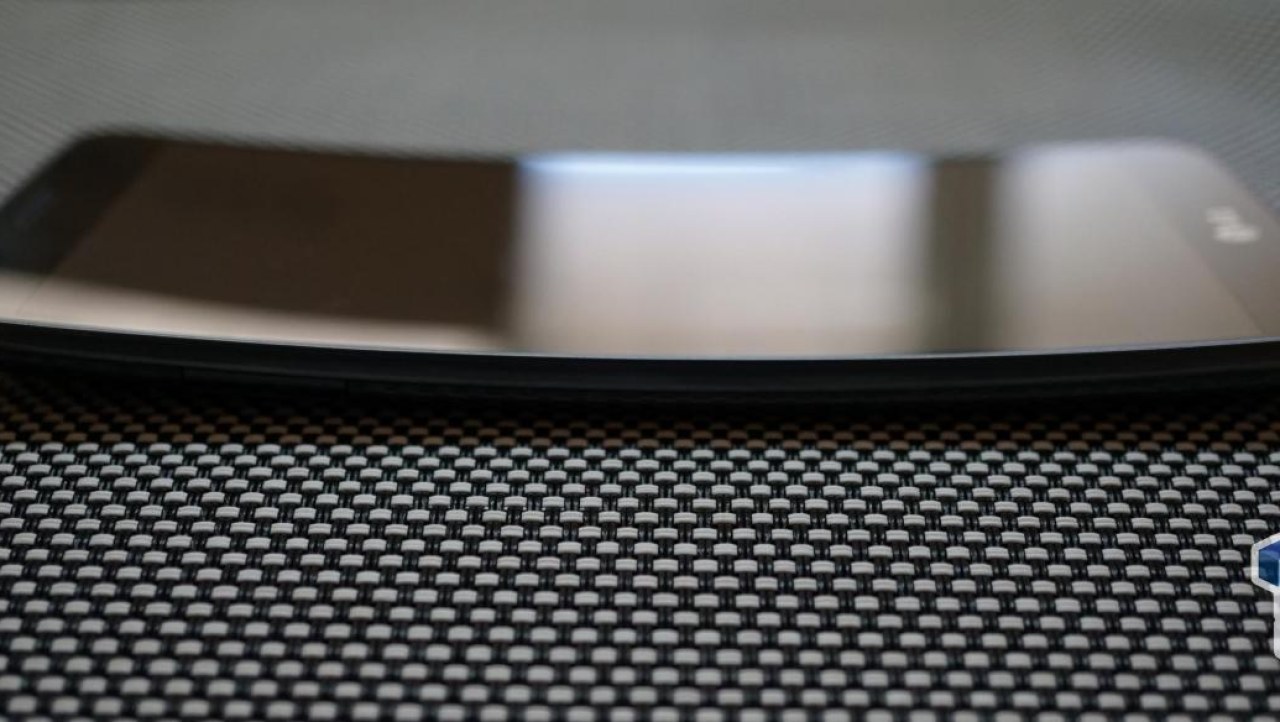 LG G Flex Curved Screen Smartphone Review