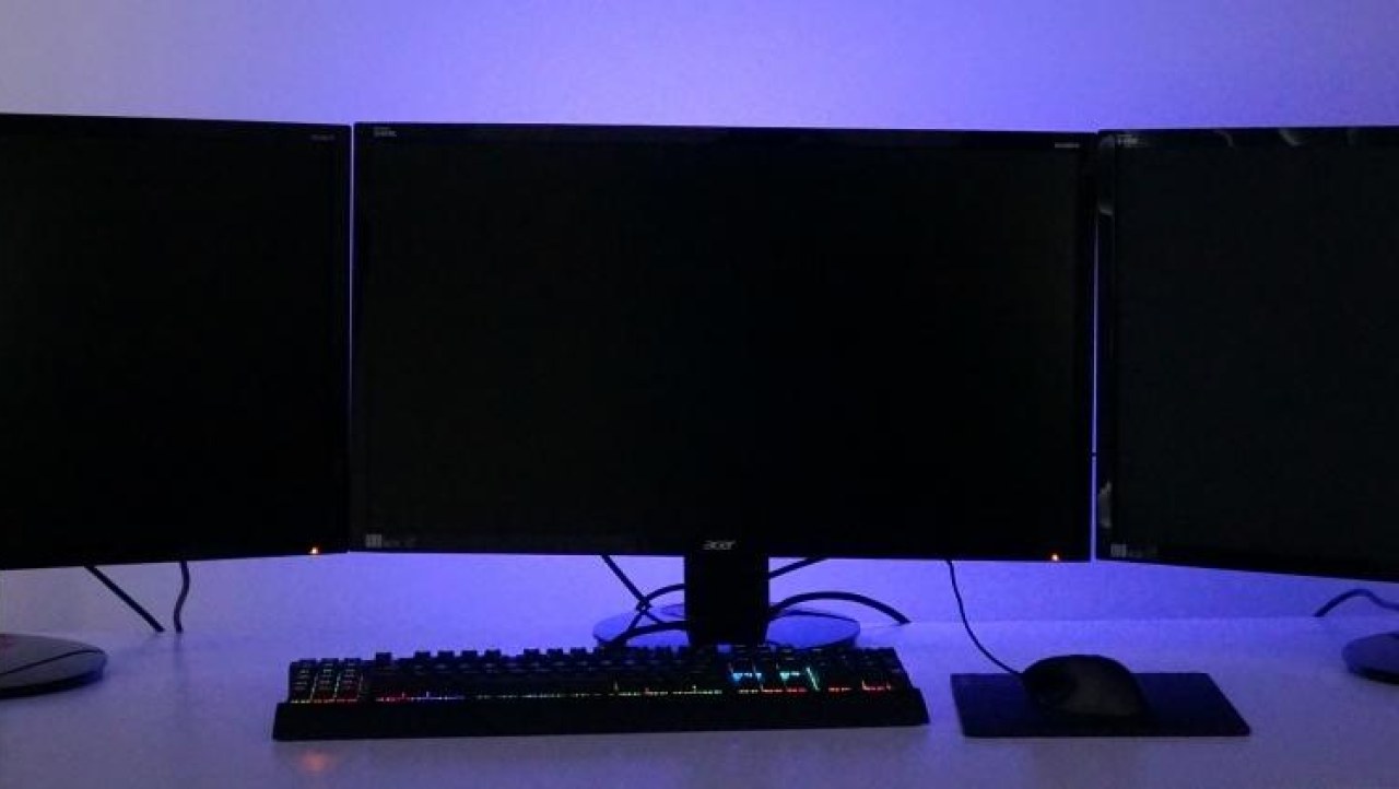 AMD Radeon R9 Fury X vs. NVIDIA GeForce GTX Titan X @ 11,520 x 2160