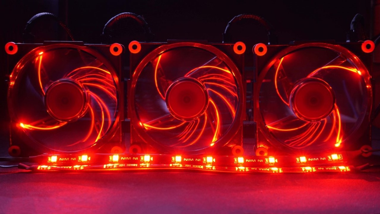 IN WIN AURORA Addressable RGB PWM Case Fan Review