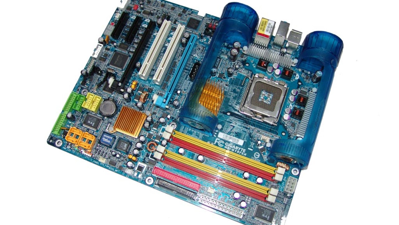 Gigabyte's push towards the gamer - G1975X on trial