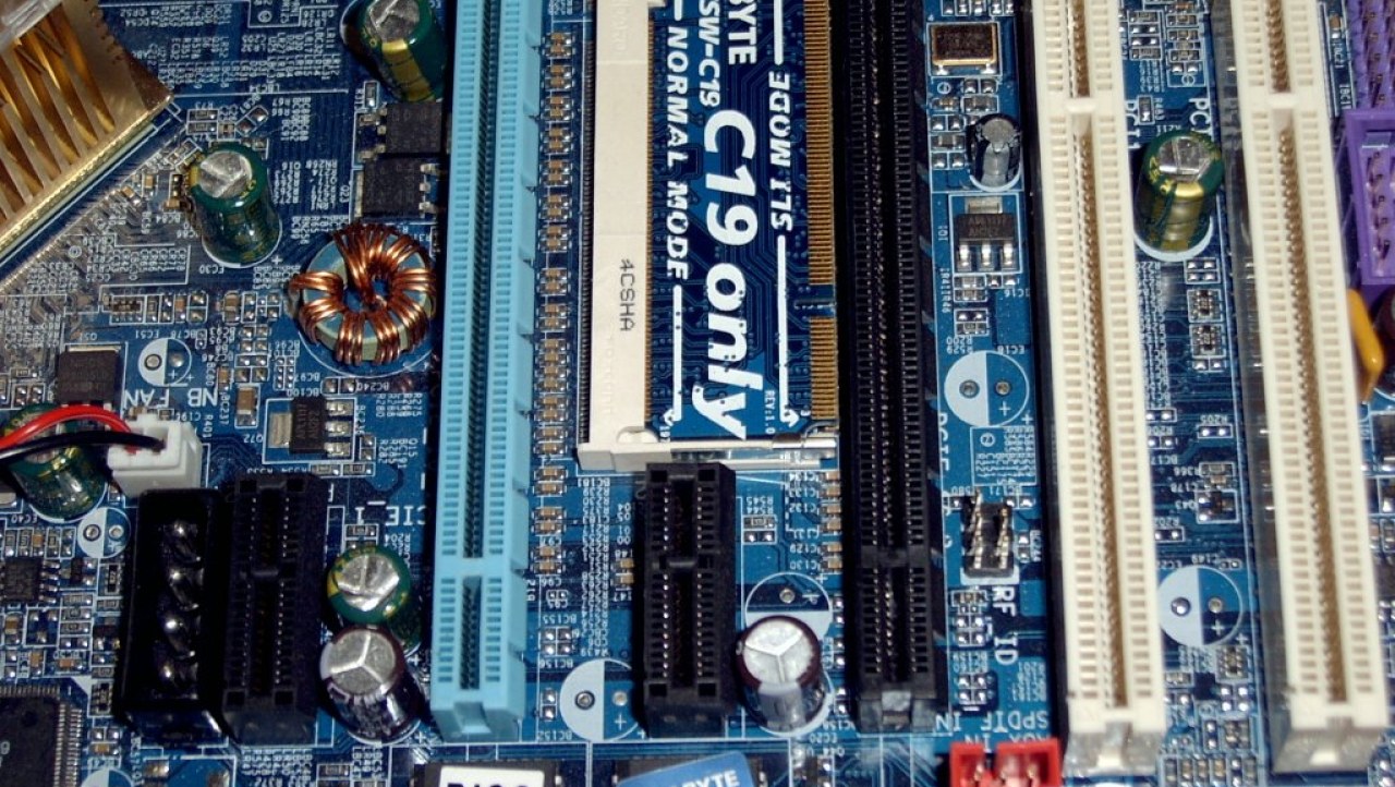 Gigabyte 8N-SLI Royal, the other SLI alternative