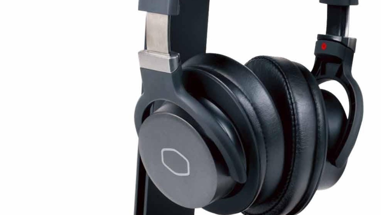 Cooler Master GS750 Gaming RGB Headset Stand Review