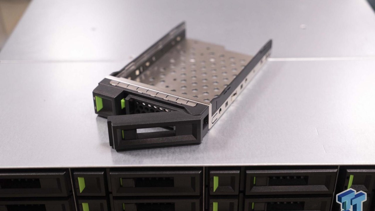 QSAN XCubeNXT XN8016D 16-Bay 3U Review