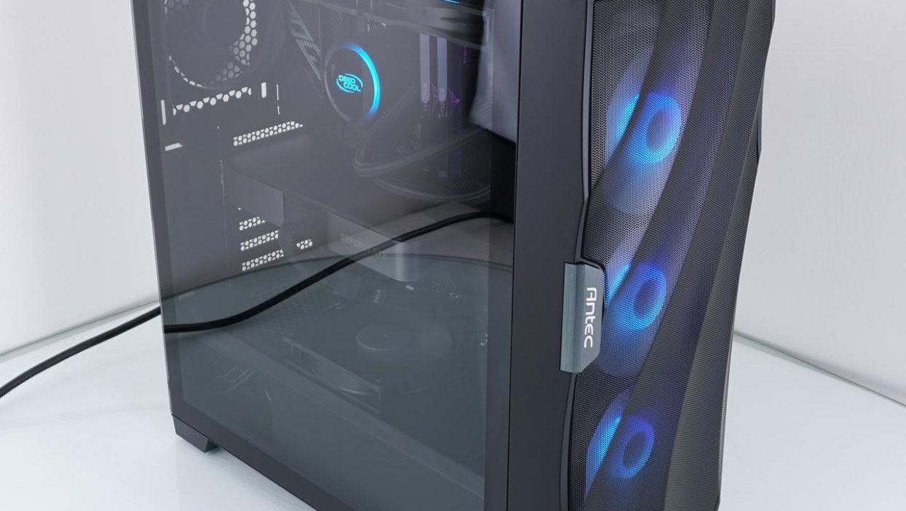 Antec DF700 FLUX Mid-Tower Chassis Review