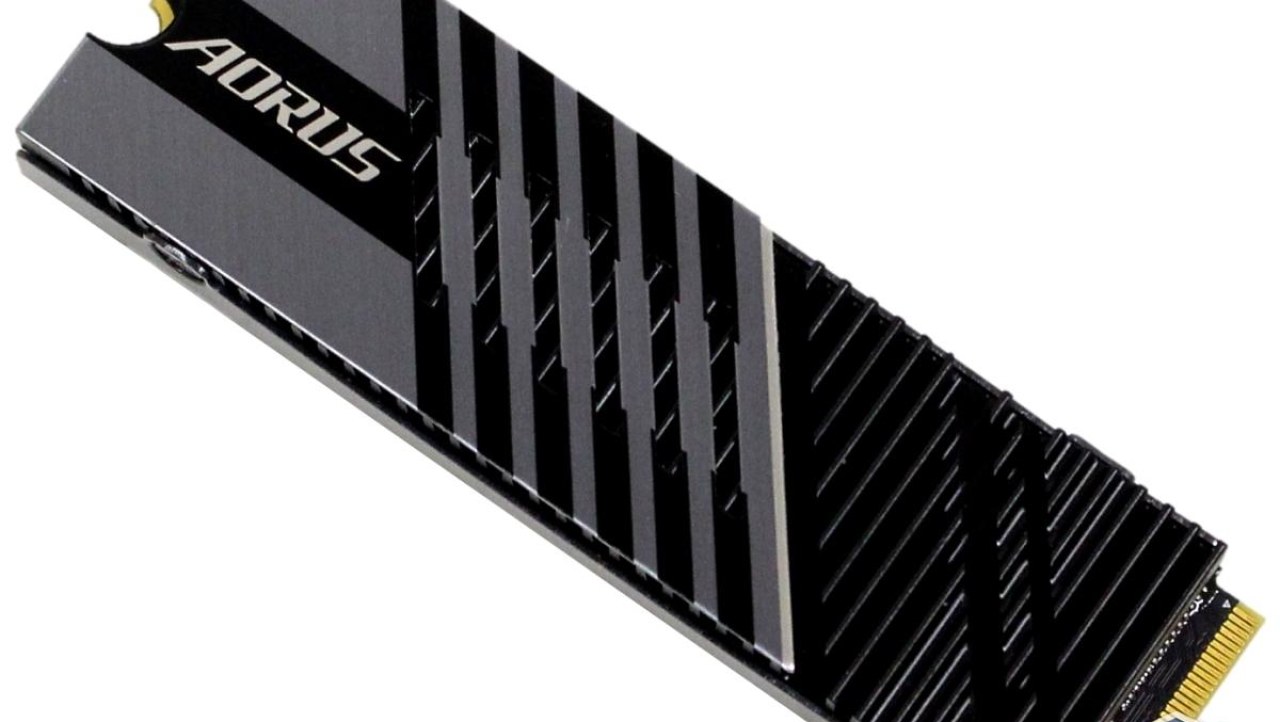 GIGABYTE AORUS Gen4 7000s 1TB SSD Review