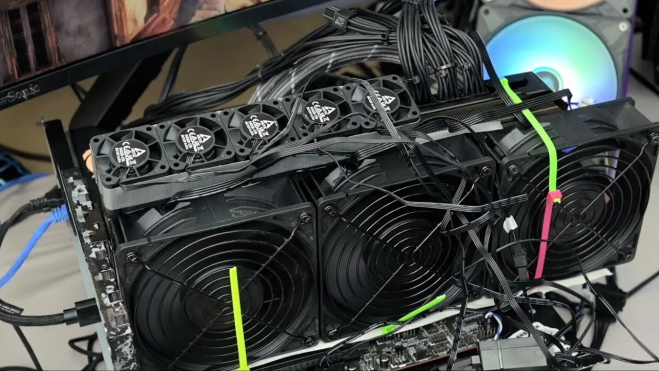 Enthusiast puts 11 fans and an AiO on an RTX 3080, gains only 4 FPS
