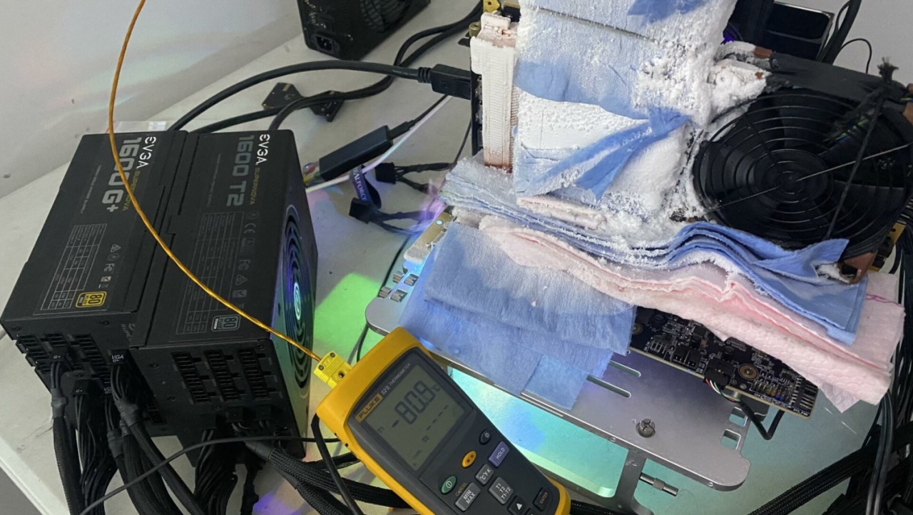 EVGA RTX 3090 Ti KINGPIN overclocked to nearly 3GHz, 1200W+ of power