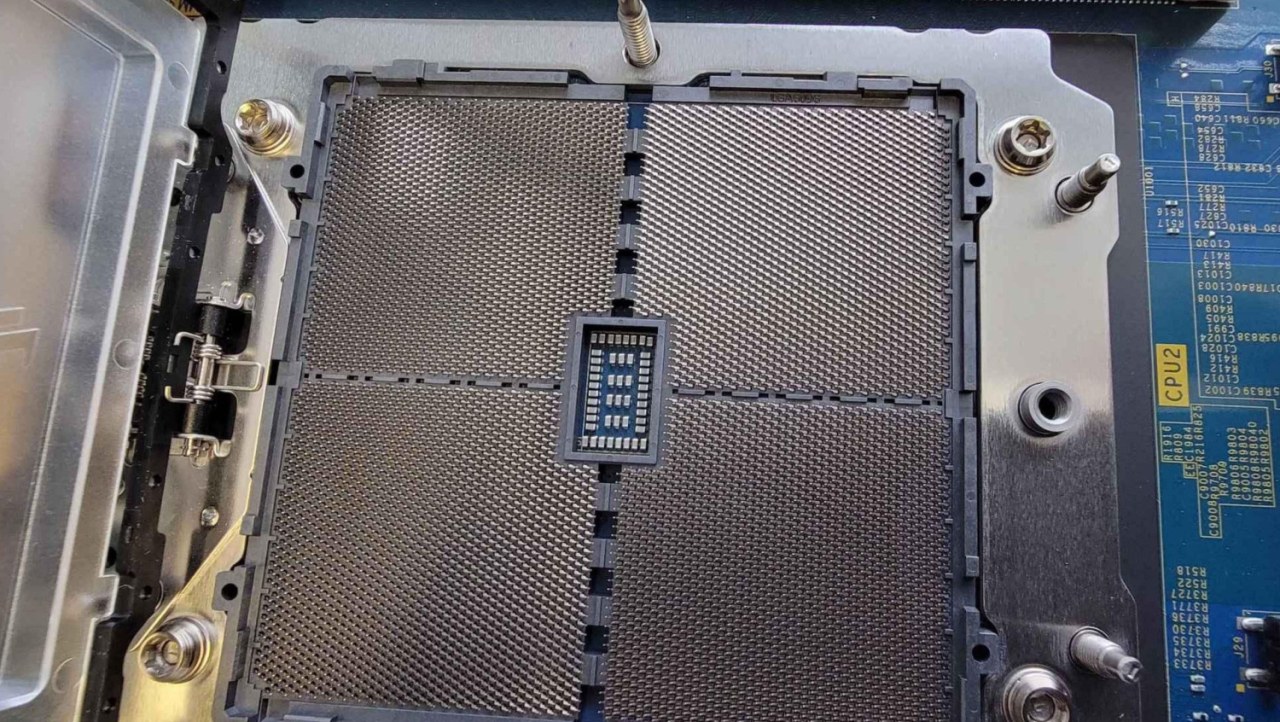 AMD EPYC 'Genoa' Zen 4 CPU + mammoth SP5 socket smile for the camera