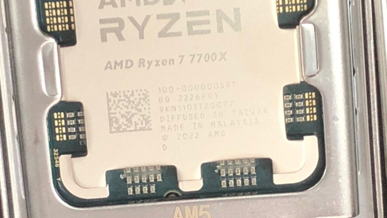 This is our first look at the AMD Ryzen 7 7700X 'Zen 4' processor