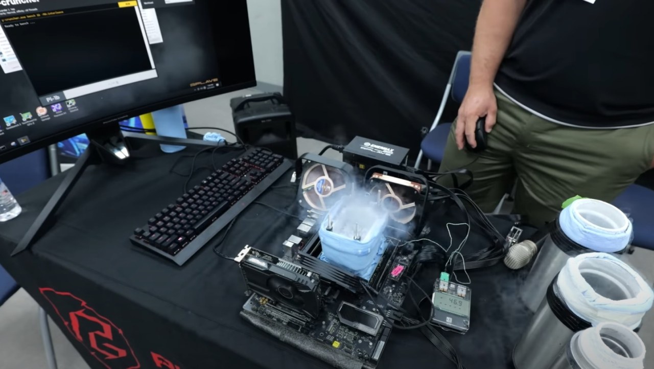 Overclocked Intel Sapphire Rapids Xeon CPU hits 7.2GHz, drawing over 800W