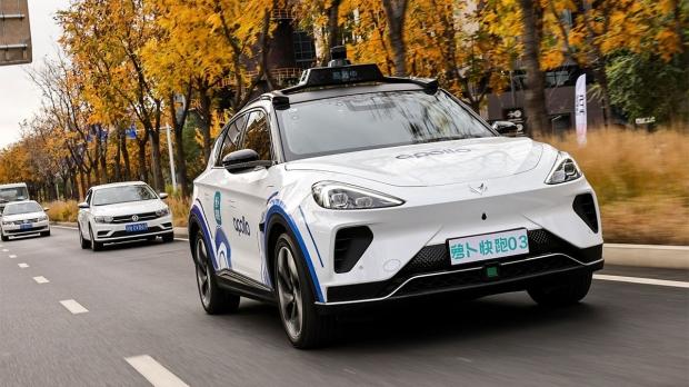 More than 100 Baidu robotaxis came to a stop in the middle of Wuhan's highways