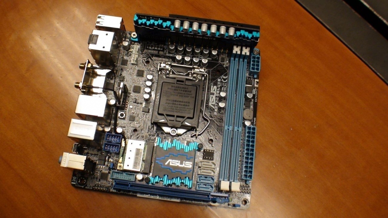 Mini Itx Overclocking Ivy Bridge Gaming Asus P8z77 I Hands On Video Tweaktown